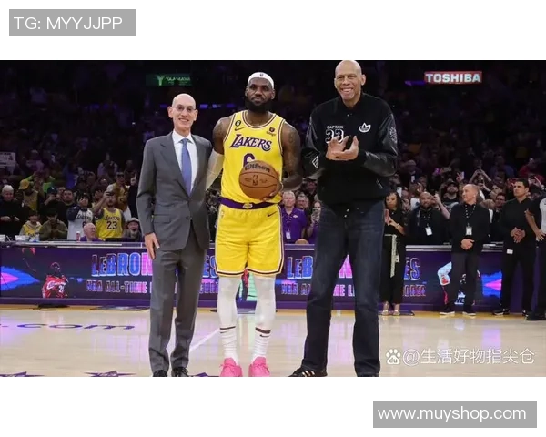 贾巴尔与姚明的传奇相遇：跨越时代的篮球巨星对话与交流