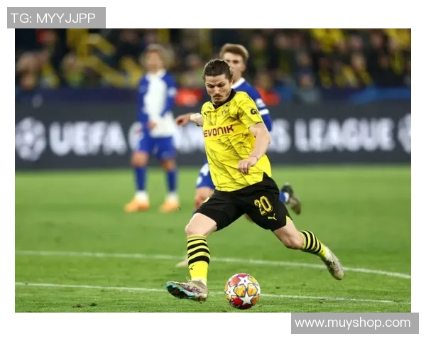 足总杯精彩对决:多特蒙德与拜仁战成平局乌龙球成比赛转折点 足总杯精彩对决:多特蒙德与拜仁战成平局乌龙球成比赛转折点