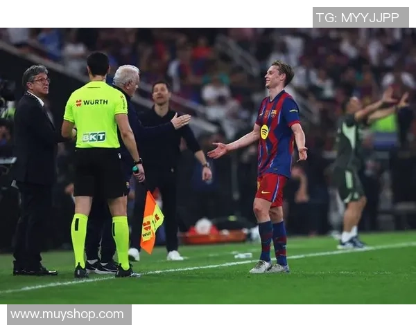 巴萨友谊赛小胜里昂红牌事件引发全场热议与争议