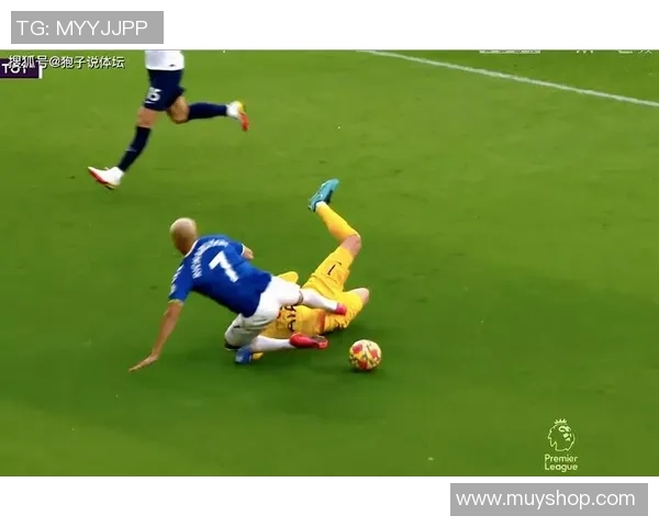 国王杯激战利物浦完胜波尔图争议判罚引发全场热议 国王杯激战利物浦完胜波尔图争议判罚引发全场热议