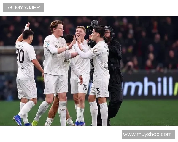 曼联友谊赛逆转那不勒斯精彩瞬间引发全场热烈反响