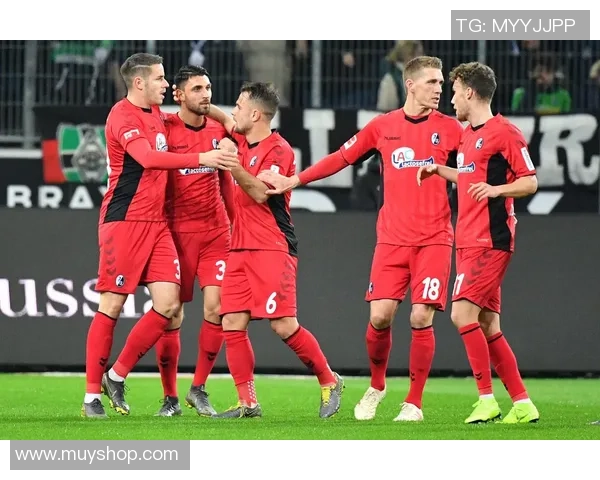 德甲激战：拜仁狂胜AC米兰五球大捷引发全场热烈反响