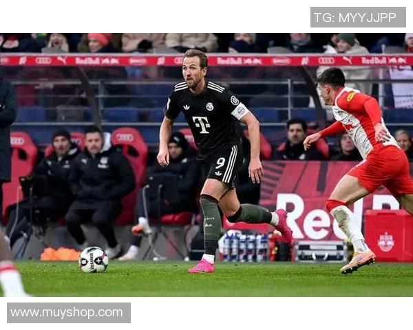 英超大战:拜仁4-0横扫巴萨战术解析引发全场热议 英超大战:拜仁4-0横扫巴萨战术解析引发全场热议